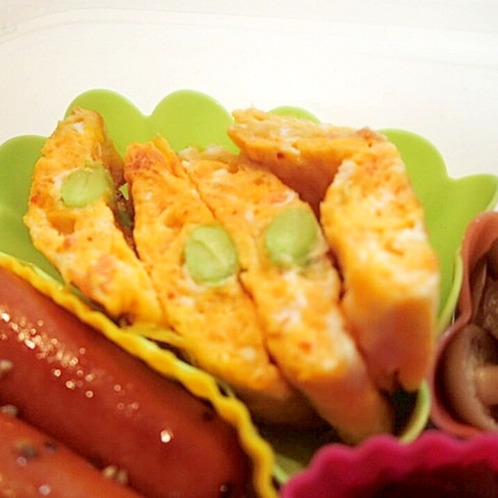 お弁当　鮭フレークと枝豆のオムレツ